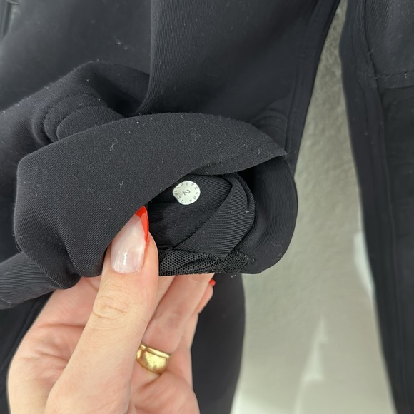 Lululemon neoprene type material zip up jacket size 2 black - Picture 6 of 8